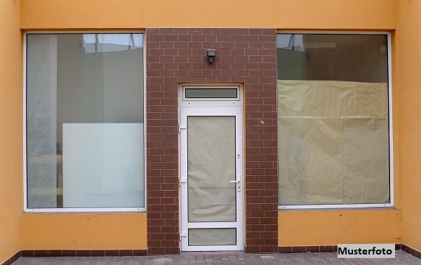 Geschftshaus mit 15 Stellpltzen