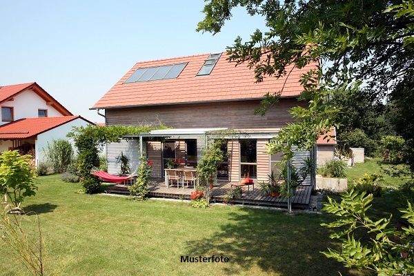 Freistehendes achteckiges Einfamilienhaus mit Carport /  / 4893 Zell am Moos / Bild 0