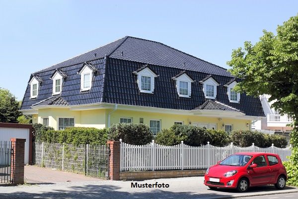 Traumhaftes Anwesen mit Villa, großzügigem Pferdestall & Garage