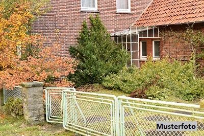 Chance zum Neubeginn + Grundstck mit Altbestand +
