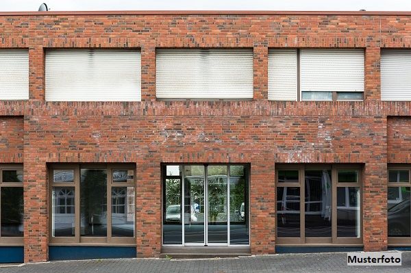 Geschäftshaus mit 15 Stellplätzen
