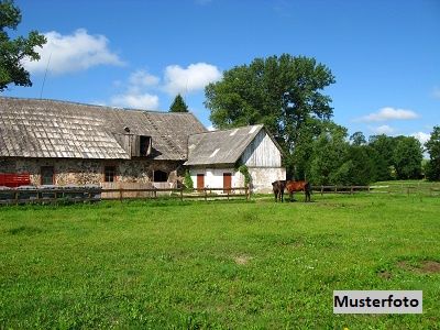 Hofstelle mit Waldgrundstück