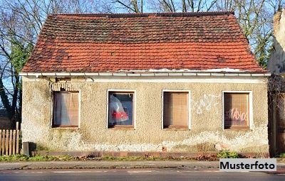 Chance zum Neubeginn + Grundstck mit Altbestand +