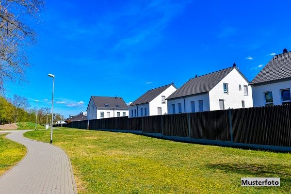 +++ Einfamilien-Doppelhaushlfte mit 2 Pkw-Stellpltzen +++