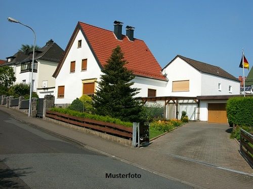 Neuwertiges Einfamilienhaus mit Garage