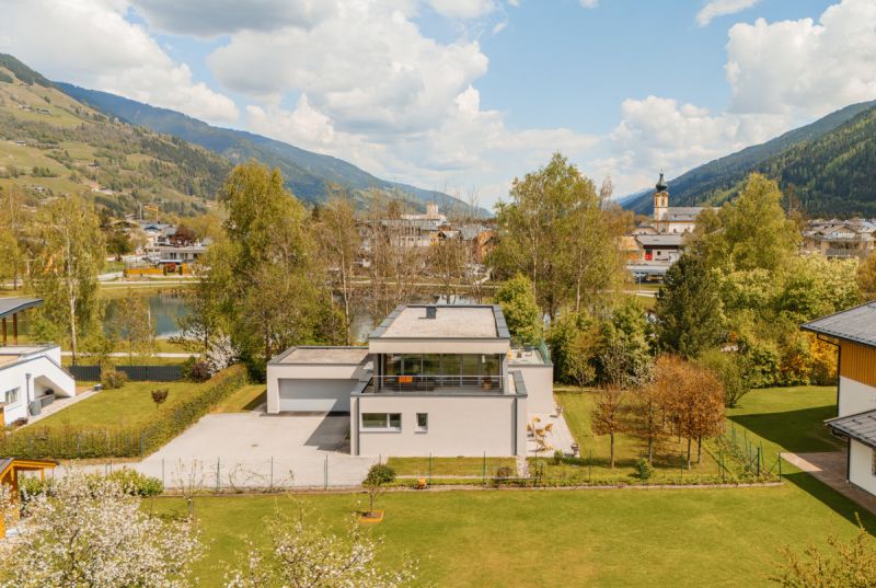 Ruhig . Privat . Besonders - Stilvolle Villa am Teich
