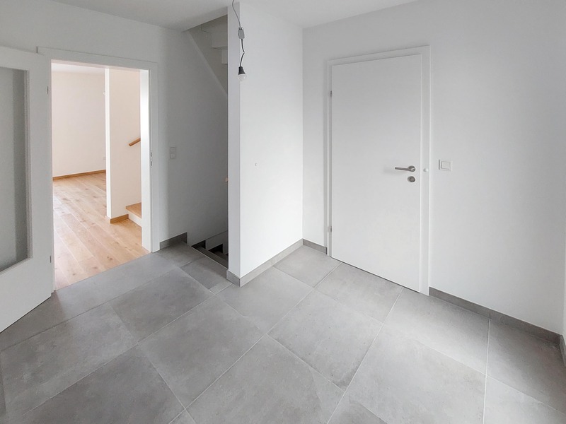 Nur 170m vom Badeteich Hirschstetten. Modernes Reihenhaus mit Garten und Vollunterkellerung /  / 1220 Wien / Bild 1