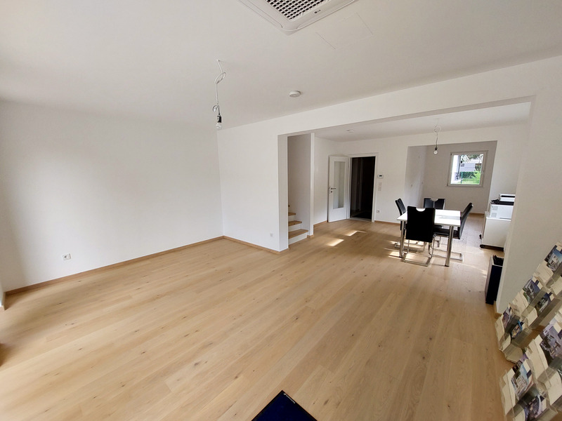 Sofort einziehen: Modernes Reihenhaus mit PV- und Klimaanlage, Wrmepumpe, Keller und grozgigem Garten /  / 1220 Wien / Bild 1