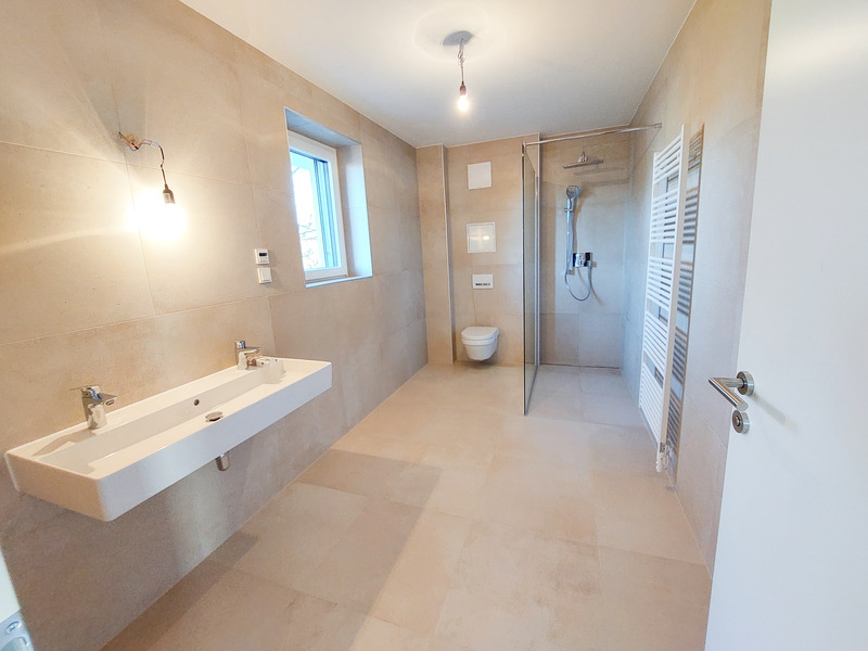Hier werden alle Stcke gespielt. 5 Zimmer, 2 Badezimmer, 1 Terrasse zum Wohlfhlen und Leben. Gleich einziehen.  /  / 1220 Wien / Bild 2