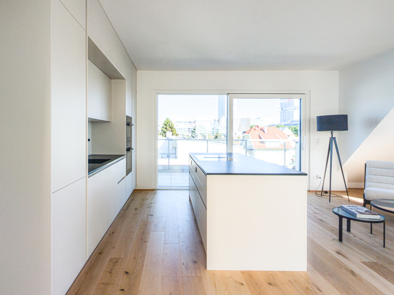 Sagenhaftes 3-Zimmer-Penthouse auf 129 m² - samt Deckenkühlung und Liftfahrt direkt in die Wohnung / / 1220 Wien / Bild 2