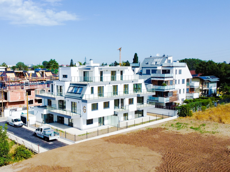 Grün, ruhig und dennoch zentral nahe Lobau. Schlüsselfertige 3-Zimmer Wohnung mit großer Terrasse 