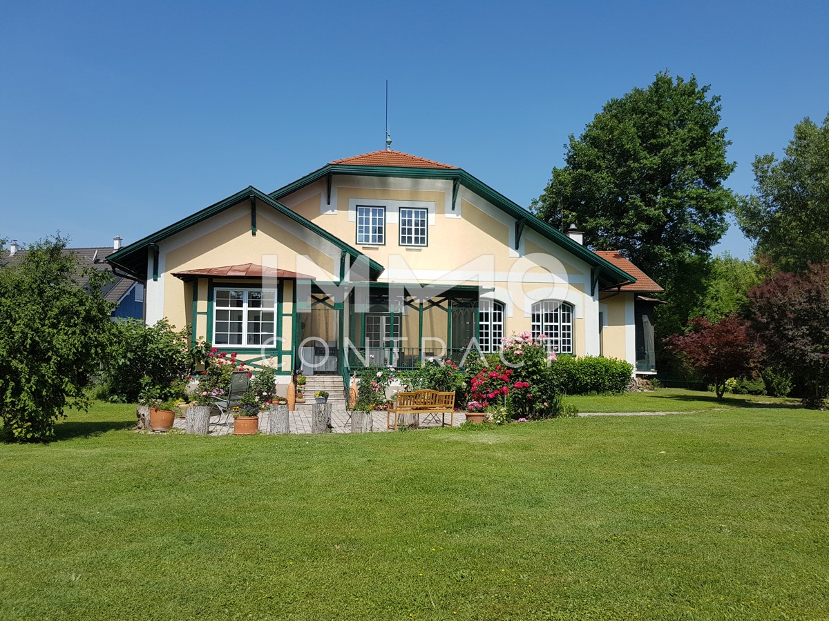Traumvilla 30 min. von Wien: 2.000 m² Grundstück - luxuriöser Wohnkomfort & idyllische Naturkulisse