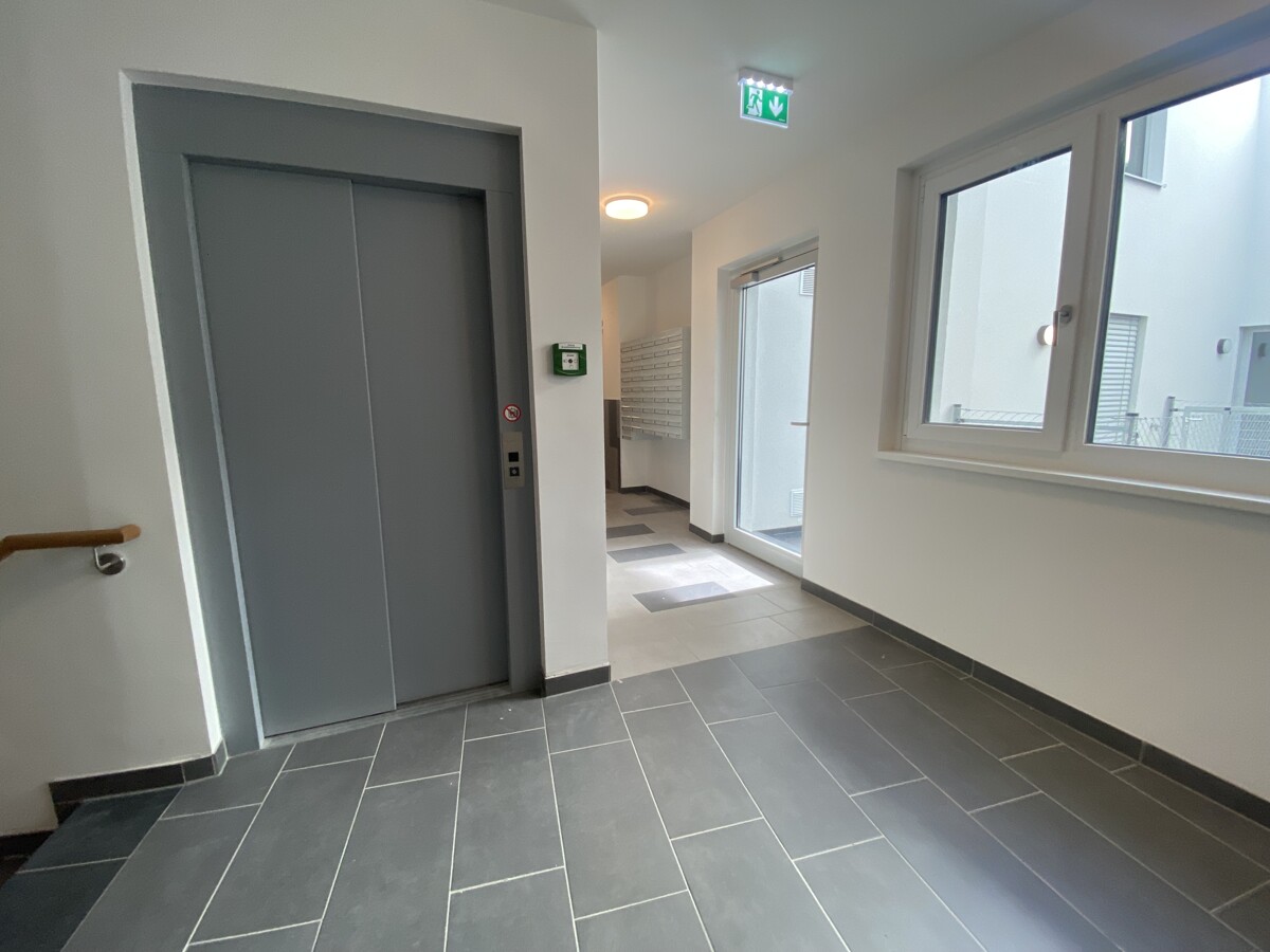 2 Zimmer + Balkon - 1 bedroom apartment + balcony  ERSTBEZUG =Das Laurenz= Top Weitblick Wohnung U3 /  / 1110 Wien / Bild 2