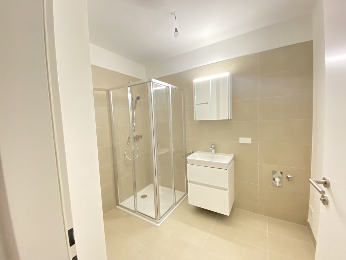ERSTBEZUG Top Wohnung U3 2 Zimmer + Loggia - 1 bedroom apartment + loggia U3  +  TG Parkplatz /  / 1110 Wien / Bild 8
