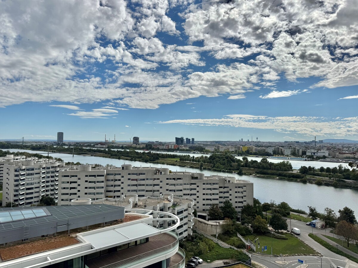NEW DANUBEFLATS: Fully furnished - Doorman, Gym, Pool, Wellness - LUXUS WOHNEN /  / 1220 Wien / Bild 3