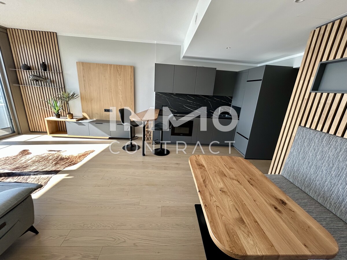 Mbliertes Apartment im 42. Stock mit Weitblick auf die Donau! Pool, Spa und Fitness inklusive! /  / 1220 Wien / Bild 2