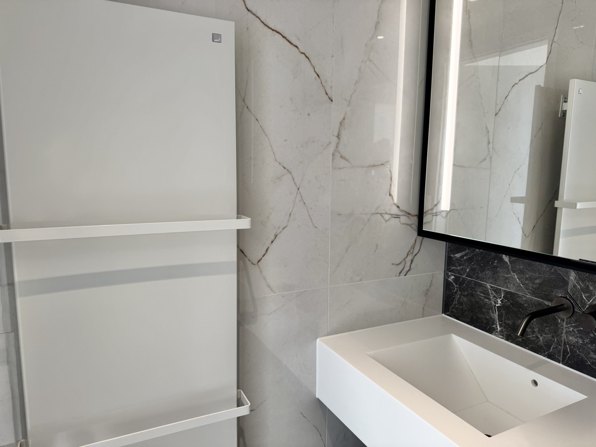 DANUBEFLATS - 45m2 Balkon inkl. Mblierung, Pool und Wellness Bereich - U1 vor der Tre! LUXUS LEBEN AM WASSER /  / 1220 Wien / Bild 3
