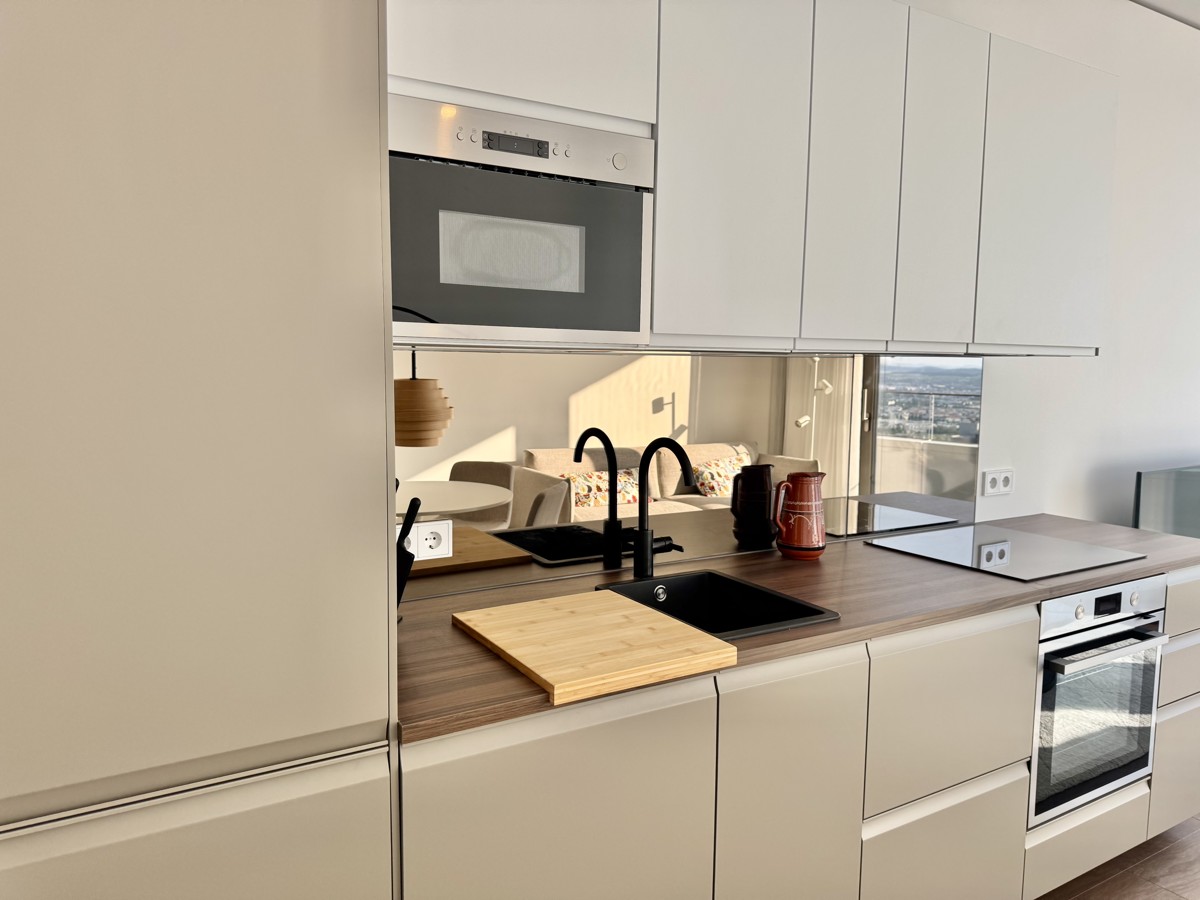 NEU! 42. Etage! Mbliert - Doorman, Gym, Pool UND den schnsten Ausblick auf Kahlenberg /  / 1220 Wien / Bild 10