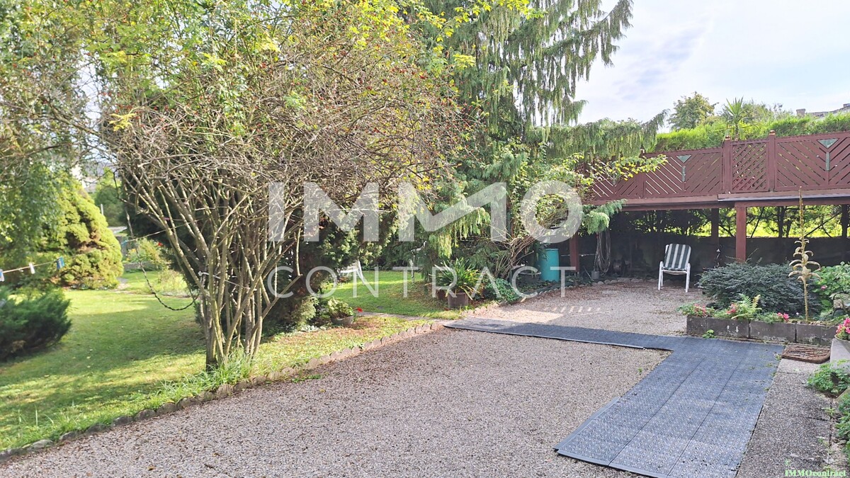 Geräumiges Mehrfamilienhaus mit großem Garten, sowie ehemaligen kleinen Geschäftslokal neben Bahnhof /  / 3380 Pöchlarn / Bild 1