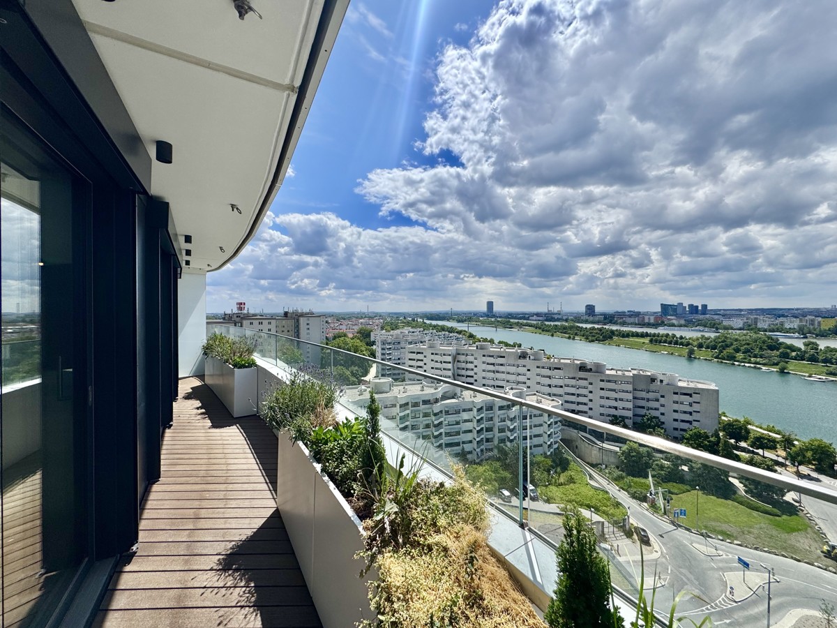 NEU! Doorman, Gym, Pool, div. Lounges UND den schnsten Ausblick auf Stephansdom, Prater & Neue Donau /  / 1220 Wien / Bild 2