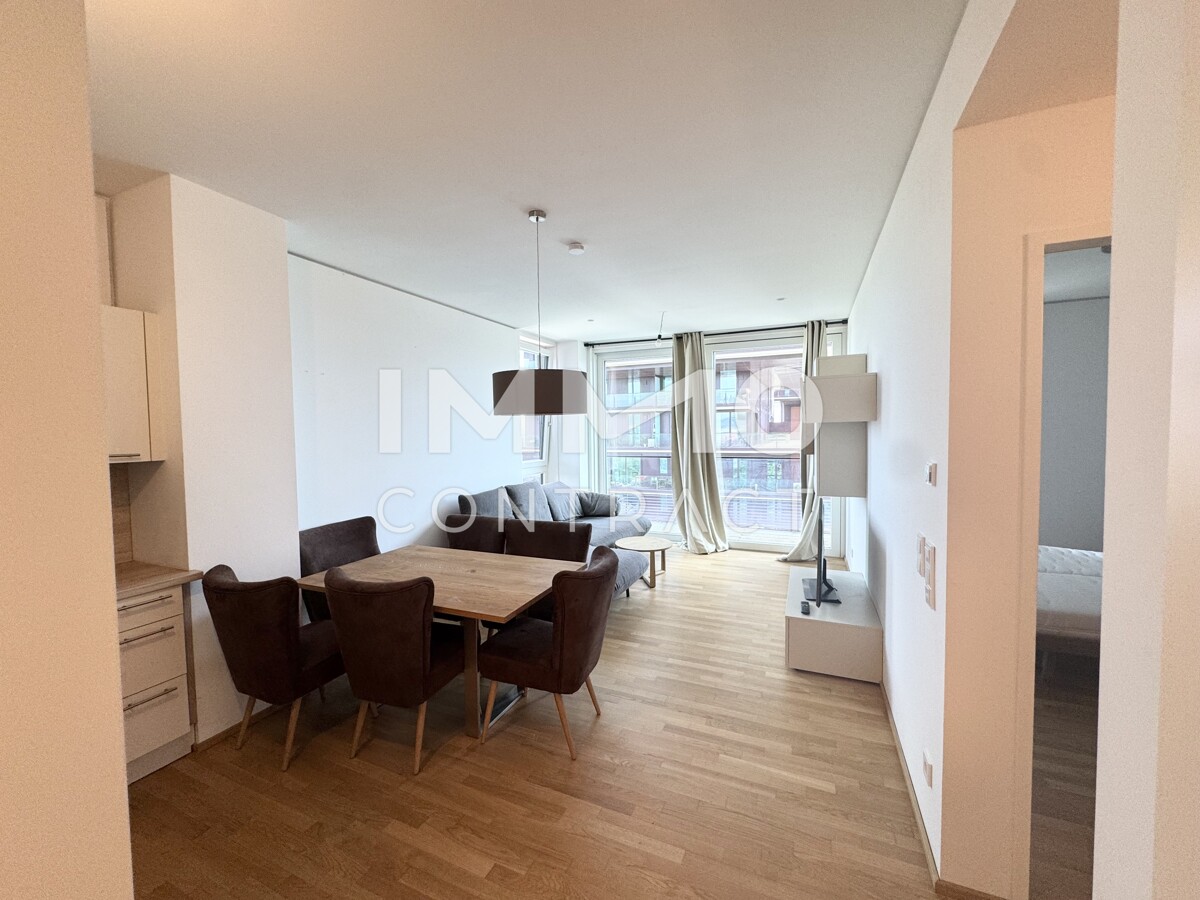Mblierte 2 Zimmer Wohnung im TrIIIple Turm 1 - Pool am Dach - U3 Station um die Ecke!