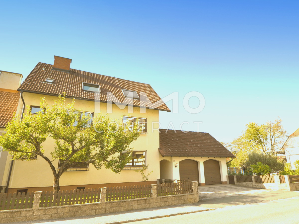 Groes Zwei- oder Dreifamilienhaus, groer Garten - Ruhige Villenlage - Zentrum schnell erreichbar /  / 8280 Frstenfeld / Bild 2