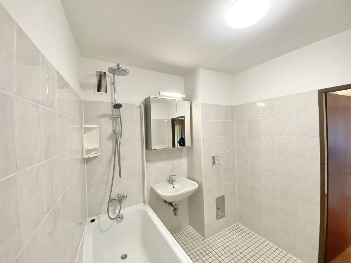 Familienhit! 4 Zimmer Dachgeschowohnung + Terrasse ohne Dachschrgen - 3 Bedroom apartment+ terrace
NEUER PREIS /  / 1140 Wien / Bild 8