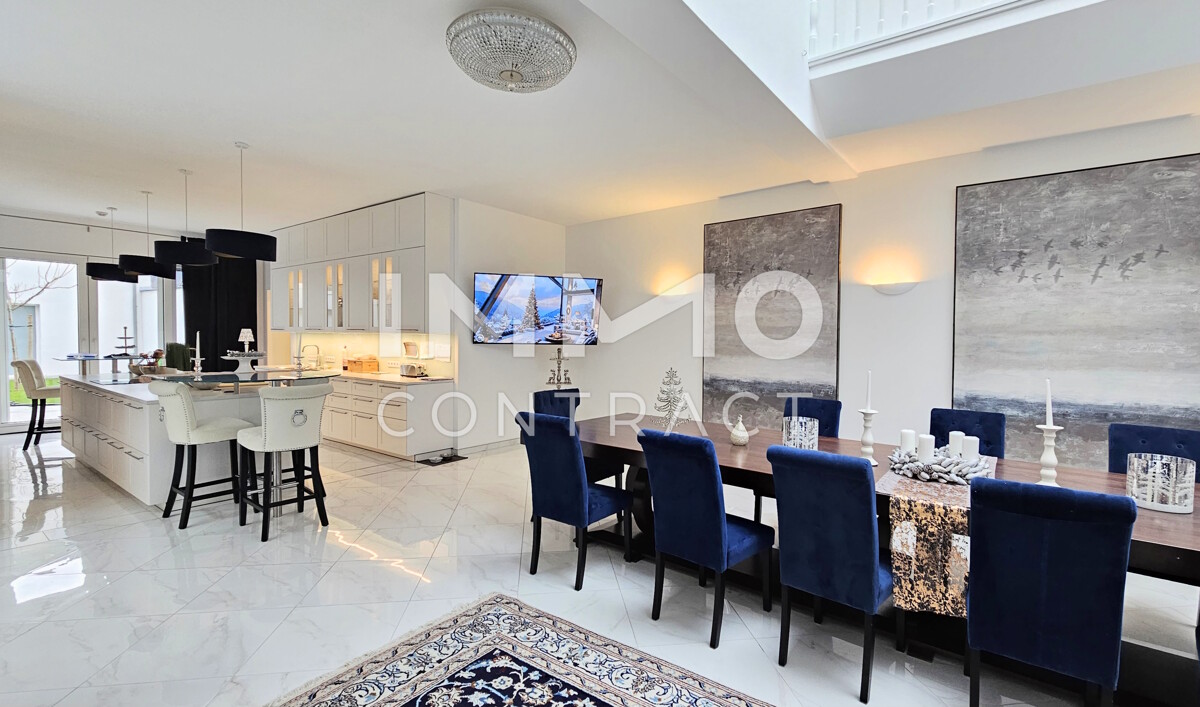 Zeitlose Architektur trifft Gro�z�gigkeit - Designvilla mit Indoor-Pool und Einliegeroption