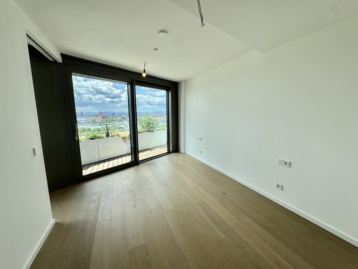 NEU! Doorman, Gym, Pool, div. Lounges UND den schnsten Ausblick auf Stephansdom, Prater & Neue Donau /  / 1220 Wien / Bild 0