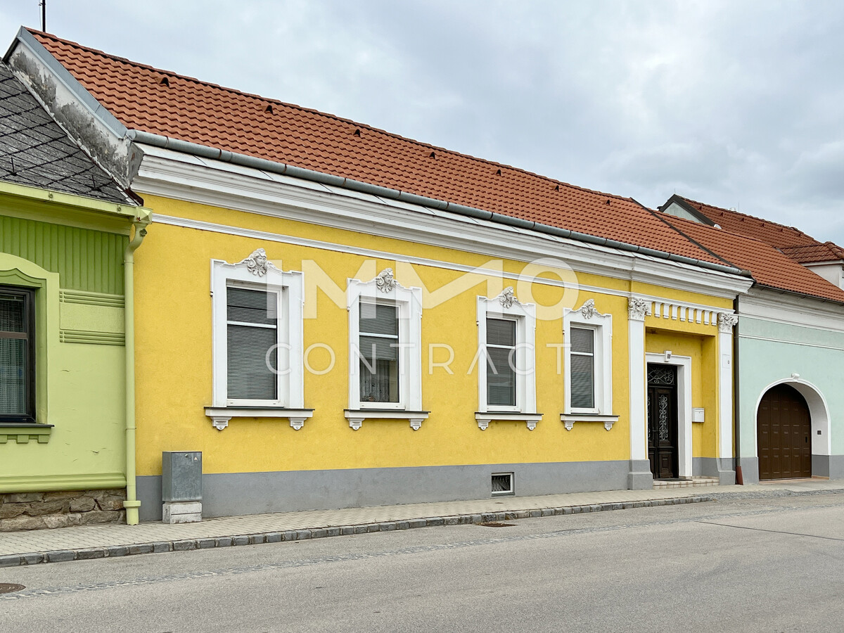 LANDHAUS mit Innenhof + BAULAND mit Garagengebäude / / 2061 Hadres / Bild 1