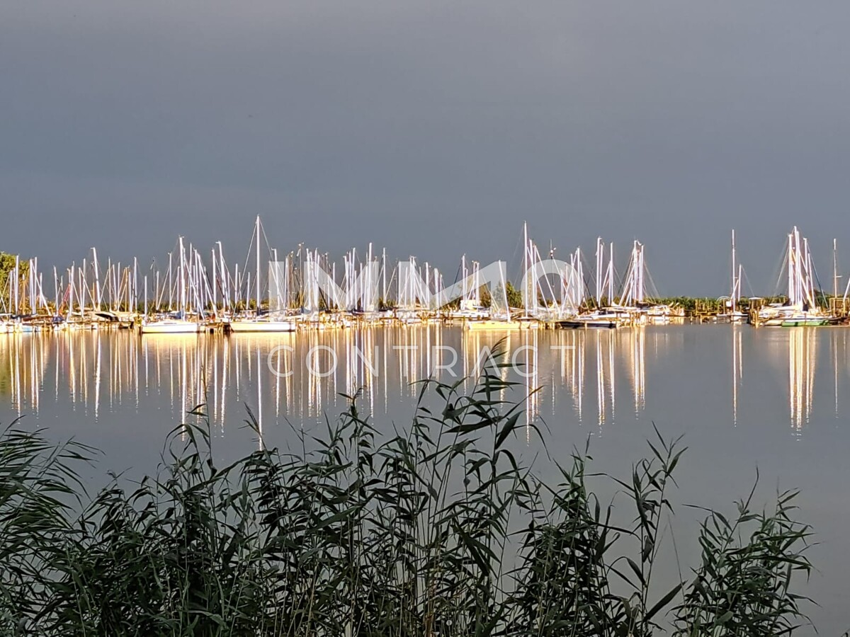 Bootshaus mit Garage, Kran, Wohnflchen und Terrassen mitten am See /  / 7093 Jois / Bild 3