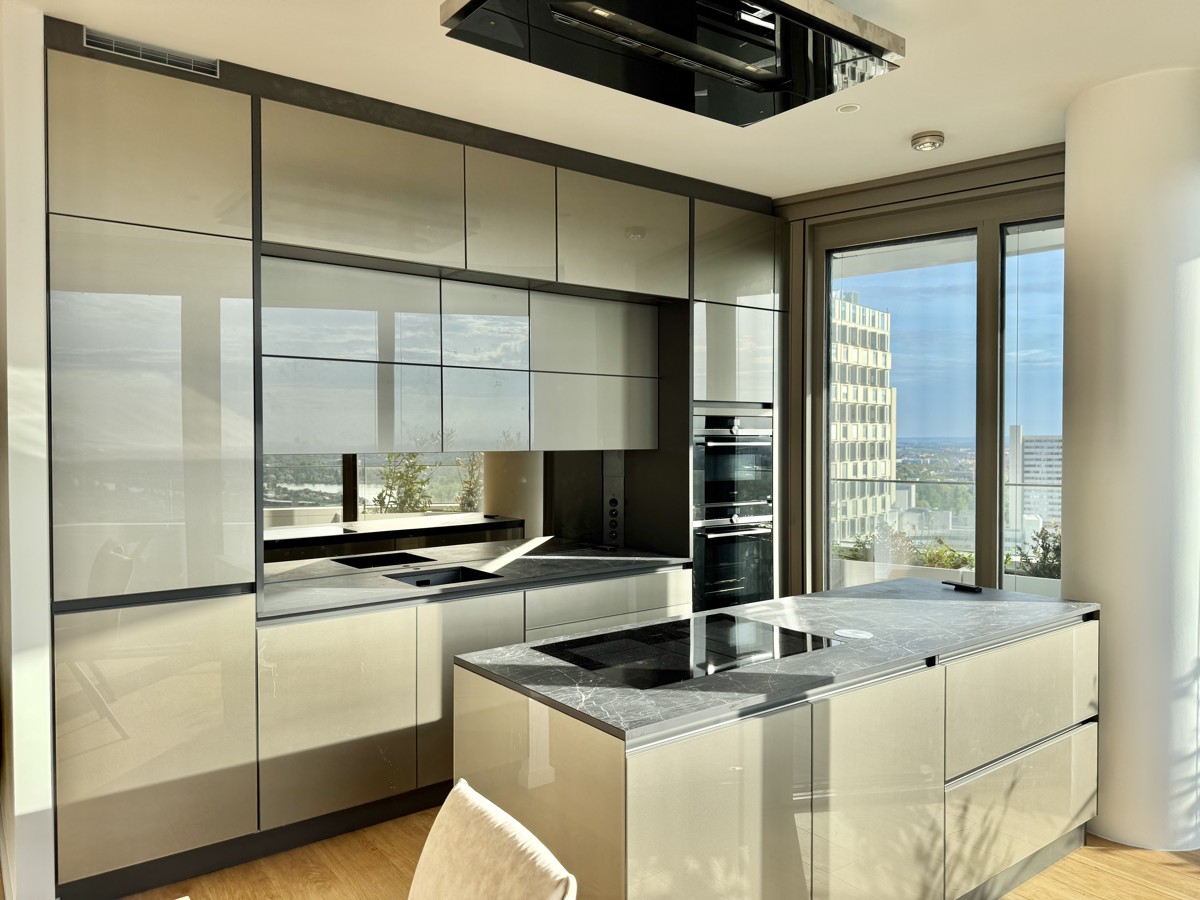 DANUBEFLATS - 45m2 Balkon inkl. Mblierung, Pool und Wellness Bereich - U1 vor der Tre! LUXUS LEBEN AM WASSER /  / 1220 Wien / Bild 2