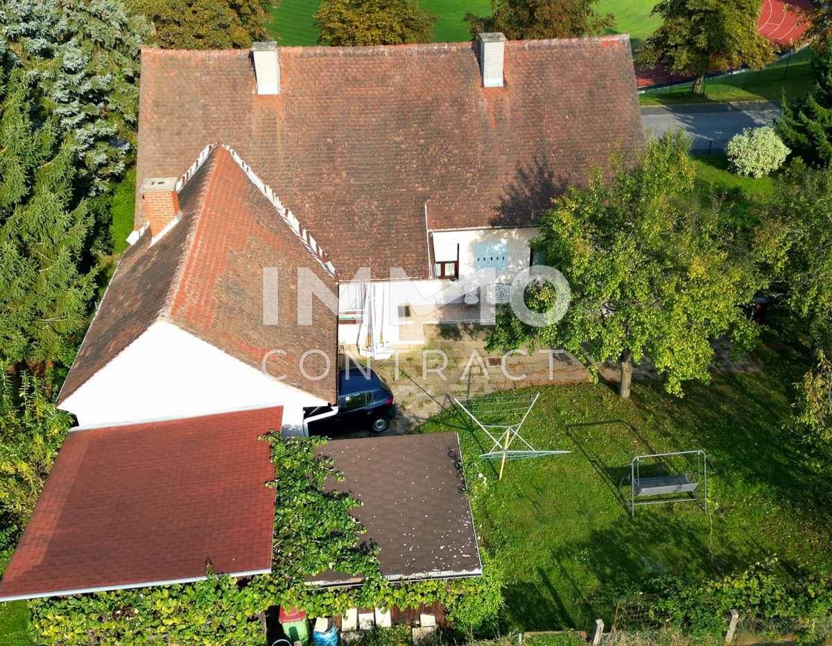 Zweifamilienhaus mit schnem Garten und Laube, in zentraler, ruhiger Grnlage - Sanierungsbedrftig /  / 8280 Frstenfeld / Bild 3