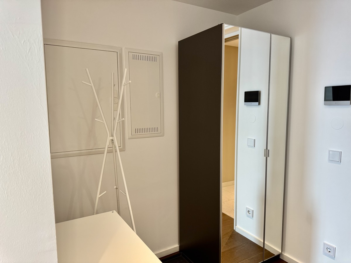 NEU! 42. Etage! Mbliert - Doorman, Gym, Pool UND den schnsten Ausblick auf Kahlenberg /  / 1220 Wien / Bild 2