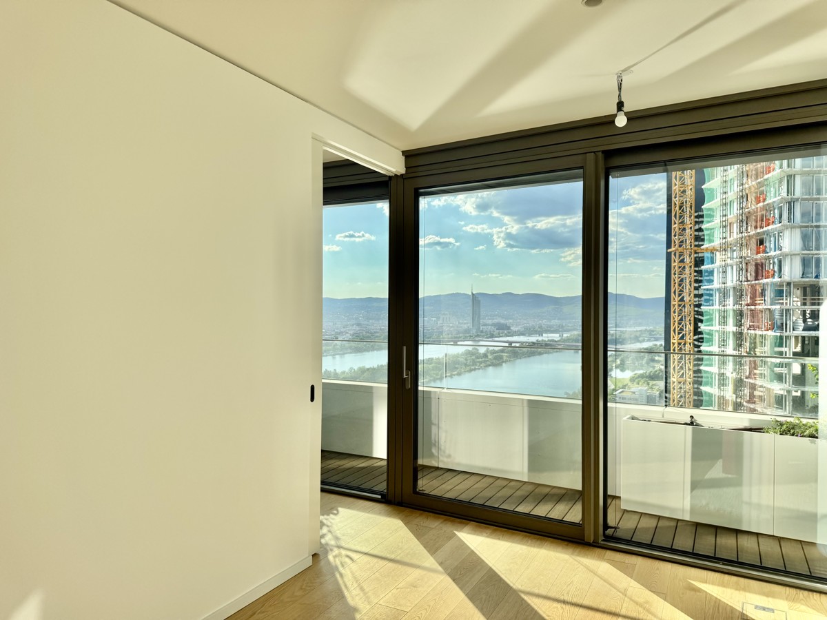 DANUBEFLATS. NEU - 30. Stock! Einmalig - Groe 2 Zimmer Wohnung. Wie im Urlaub - Elevate your Lifestyle /  / 1220 Wien / Bild 2
