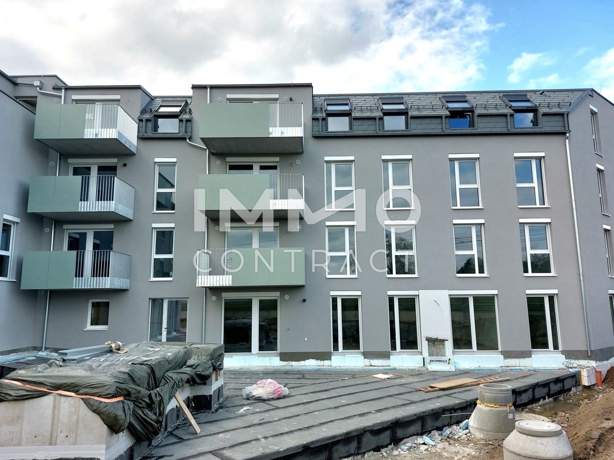 ERSTBEZUG Neubau Dachgeschoßwohnung 
mit Loggia und Balkon