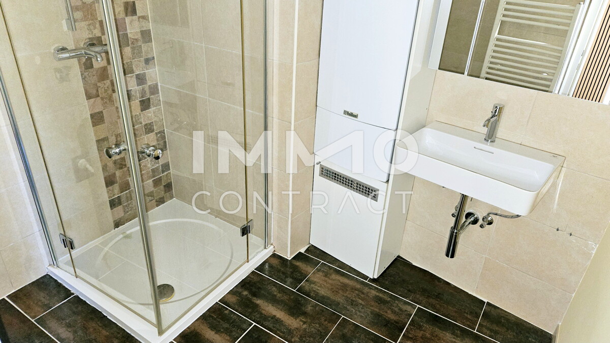 Geräumige, moderne 4-Zimmer-Wohnung mit zwei Bädern und großer Küche im Zentrum von Laxenburg / / 2361 Laxenburg / Bild 0