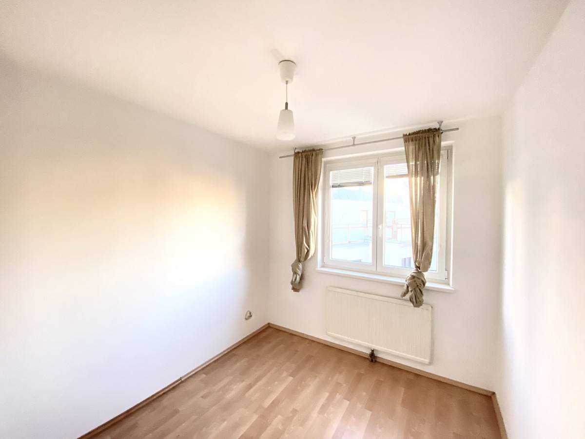 Familienhit! 4 Zimmer Dachgeschowohnung + Terrasse ohne Dachschrgen - 3 Bedroom apartment+ terrace
NEUER PREIS /  / 1140 Wien / Bild 9
