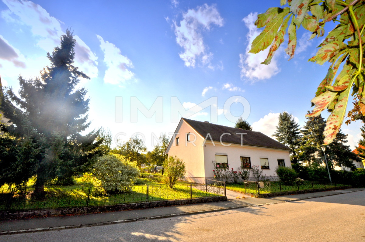 Zweifamilienhaus mit schnem Garten und Laube, in zentraler, ruhiger Grnlage - Sanierungsbedrftig /  / 8280 Frstenfeld / Bild 2