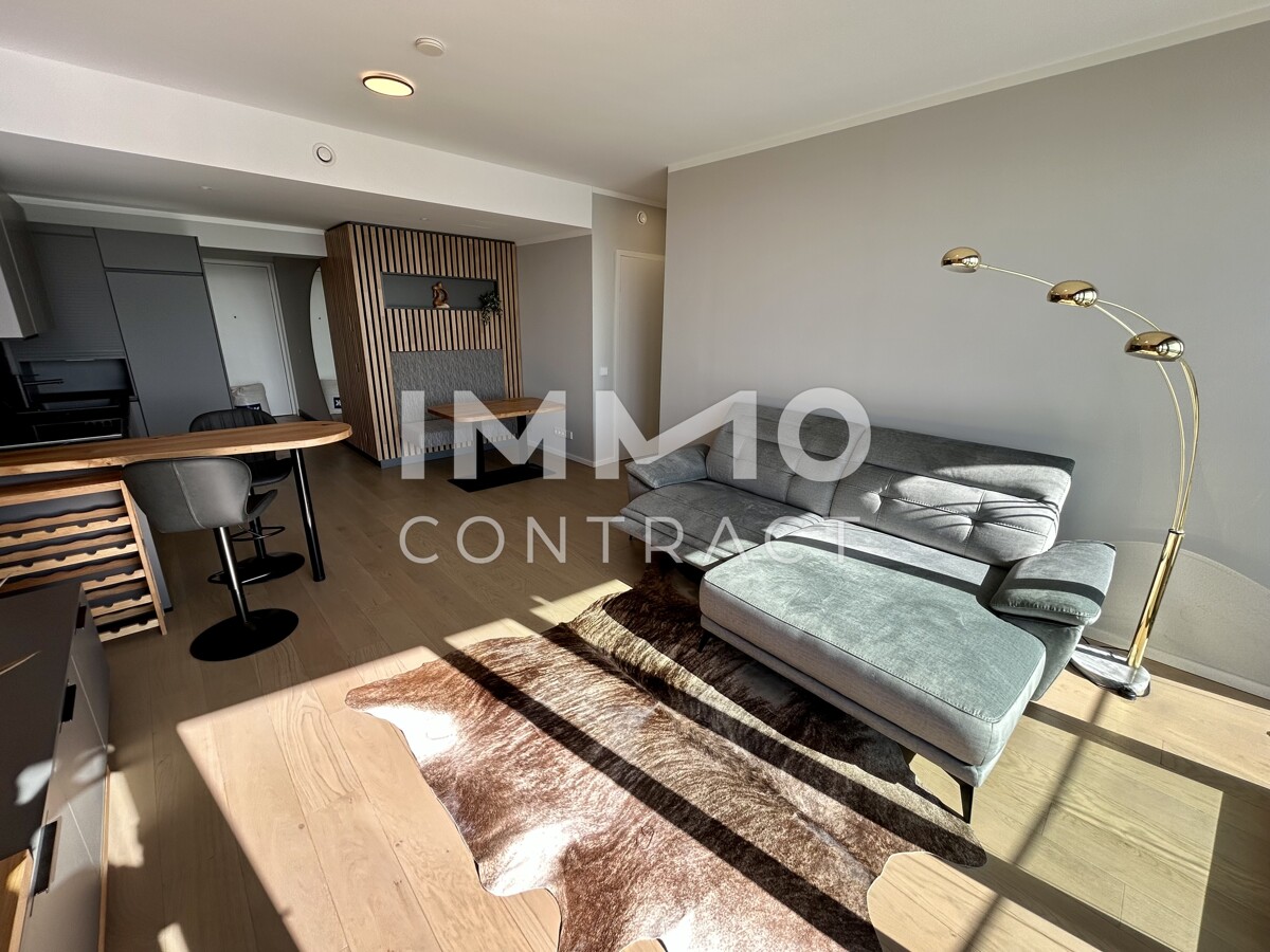 Mbliertes Apartment im 42. Stock mit Weitblick auf die Donau! Pool, Spa und Fitness inklusive! /  / 1220 Wien / Bild 1