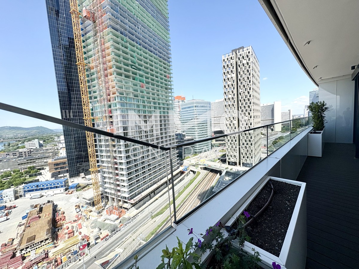 Atemberaubendes Apartment mit grozgigem Balkon, ganz Wien im Blick (Gym, Pool, Sauna, Doorman uvm) /  / 1220 Wien / Bild 3