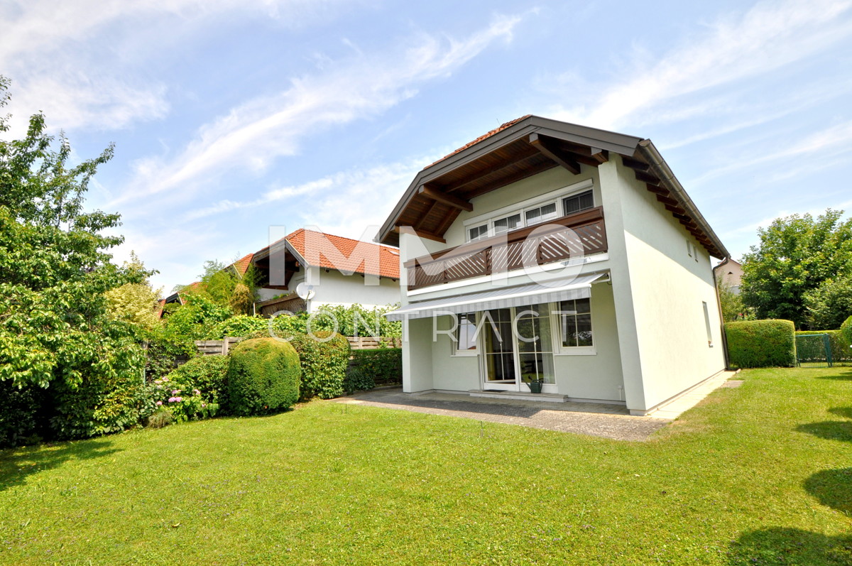 Geräumiges Haus mit großem Garten, Terrasse und großem Balkon, Garage  - Zentrale Ruhelage