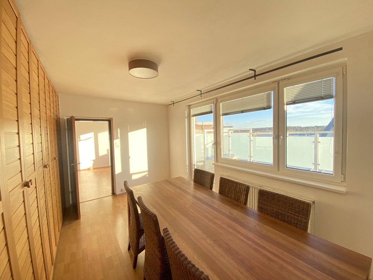Familienhit! 4 Zimmer Dachgeschowohnung + Terrasse ohne Dachschrgen - 3 Bedroom apartment+ terrace
NEUER PREIS /  / 1140 Wien / Bild 1