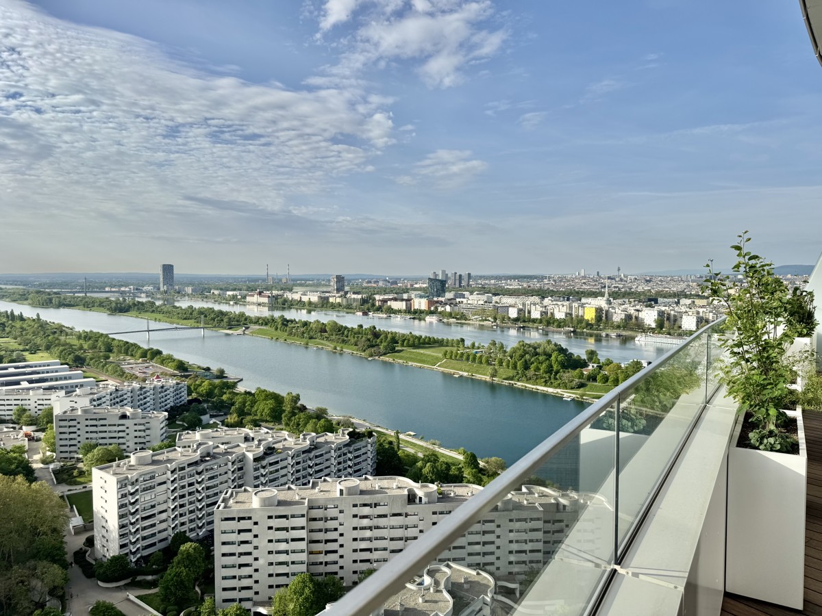 DANUBEFLATS - 45m2 Balkon inkl. Mblierung, Pool und Wellness Bereich - U1 vor der Tre! LUXUS LEBEN AM WASSER /  / 1220 Wien / Bild 6