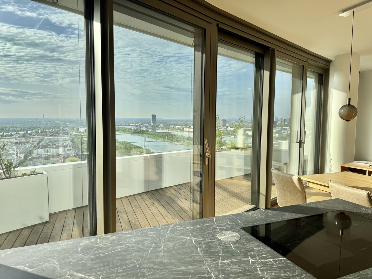 DANUBEFLATS - 45m2 Balkon inkl. Mblierung, Pool und Wellness Bereich - U1 vor der Tre! LUXUS LEBEN AM WASSER /  / 1220 Wien / Bild 3