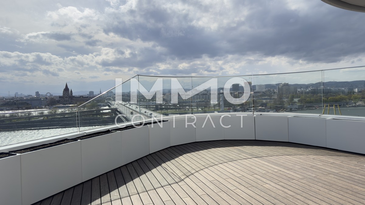 Sunny four-room apartment with 105 m balcony and amazing amenities on the New Danube