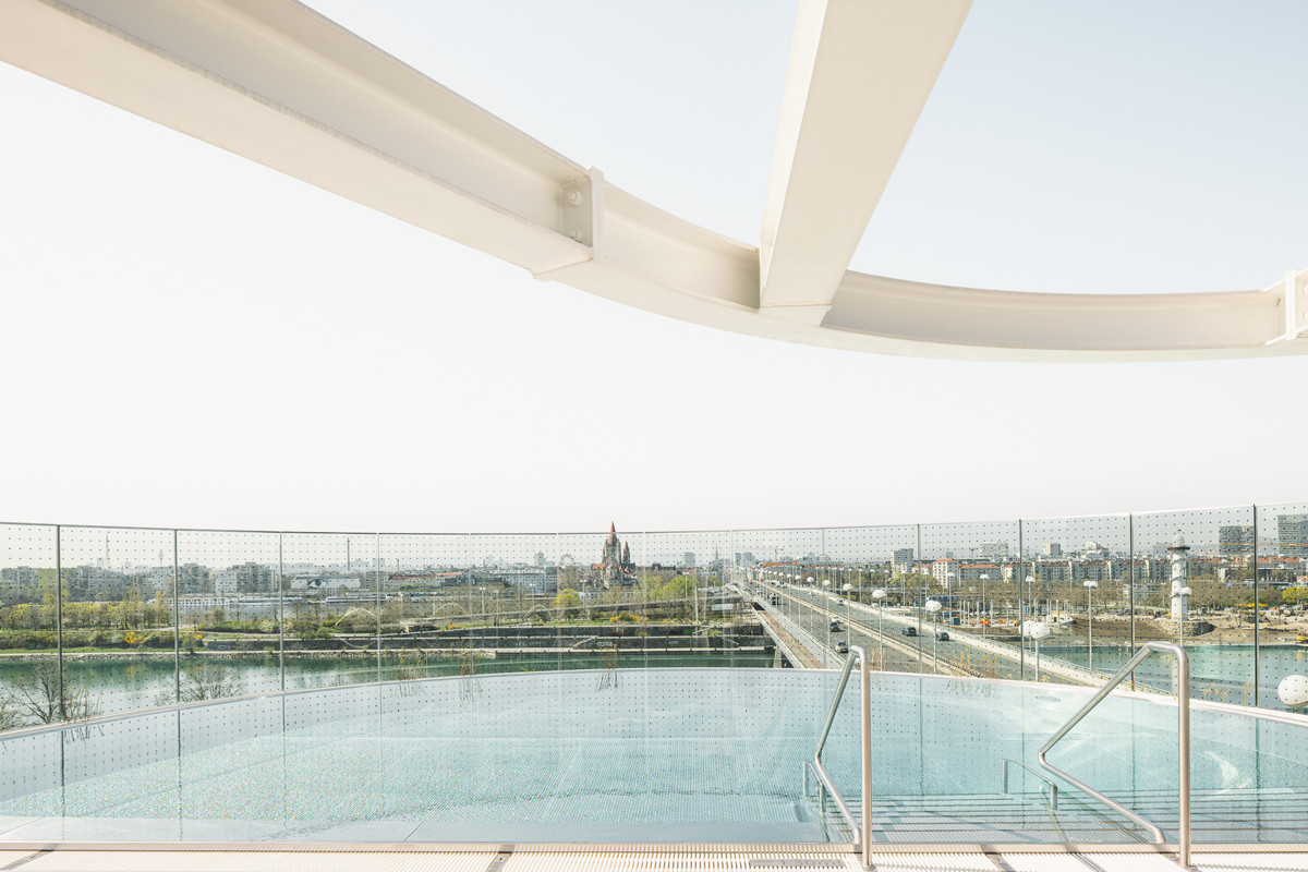NEU! Mbliert DANUBEFLATS - Doorman, Gym, Pool, div. Lounges UND den schnsten Ausblick auf Stephansdom, Prater & Neue Donau /  / 1220 Wien / Bild 0
