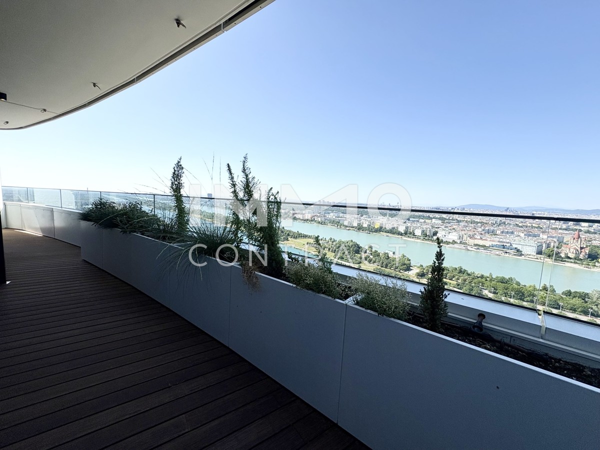 Stephansdom, Neue Donau, die ganze City im Blick: Top-ausgestatteter Erstbezug, Gym, Pool, Spa, uvm. /  / 1220 Wien / Bild 1