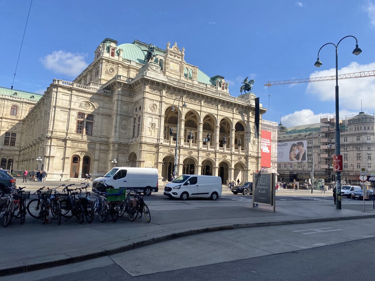 OPERNRINGHOF 3 Zimmer Wohnung/Büro  I 3 Room Apartment opposite Opera