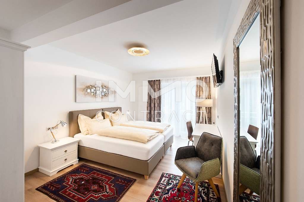 FAMILIENRESIDENZ FR GROSSFAMILIEN AUD DEM IN-U. AUSLAND MIT GASTROBETRIEB DIREKT AM HAUPTPLATZ